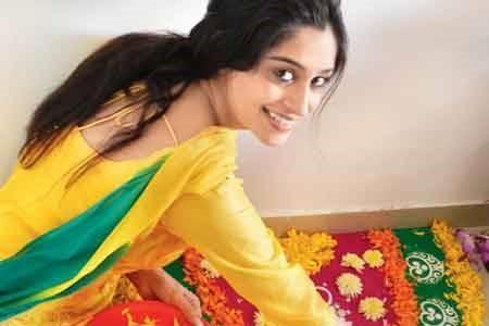 Serial Actress Deepika Samson Pic | Veethi