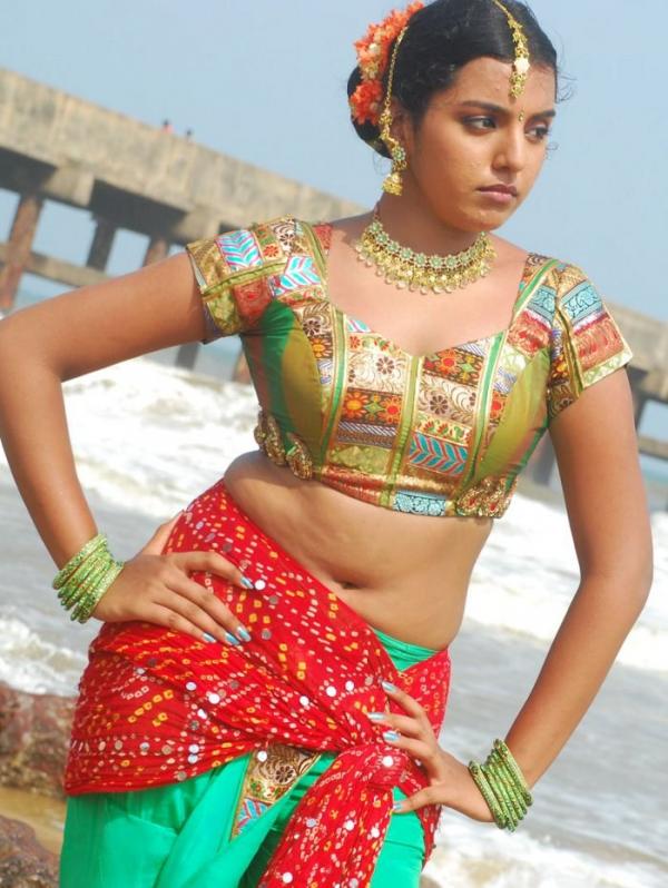 Divya Nagesh Sexy In Saree Veethi