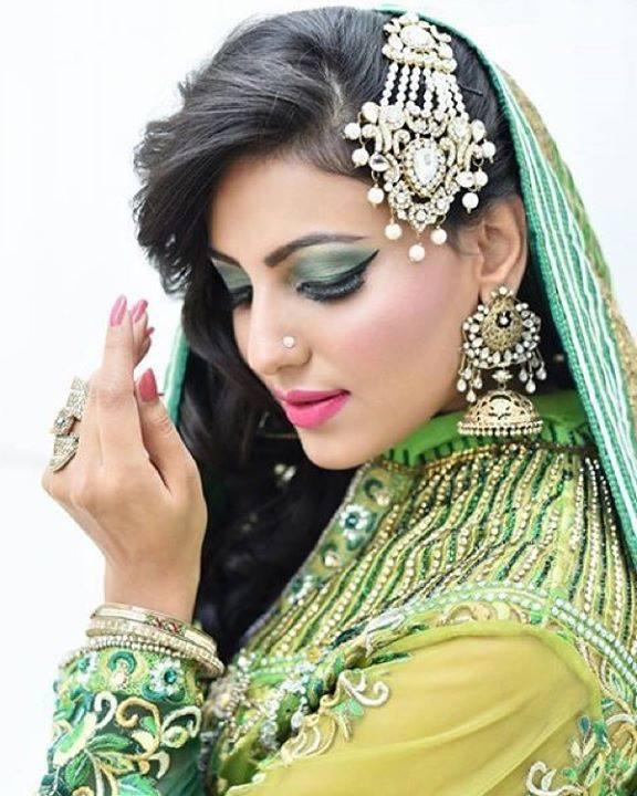 Model Ginni Kapoor | Veethi