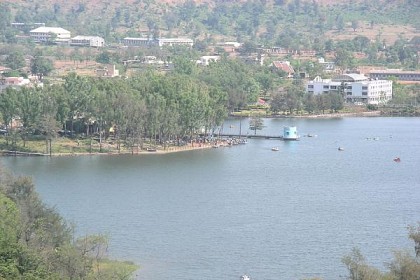 Lake at Saputara