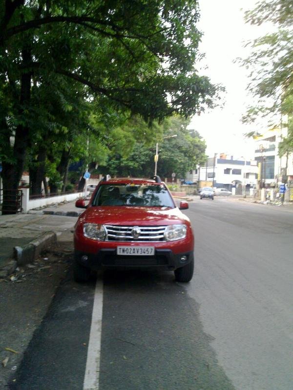 Renault Car in Street, Nungambakkam | Veethi
