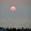 Clear spherical sun seen from Mumbai beach