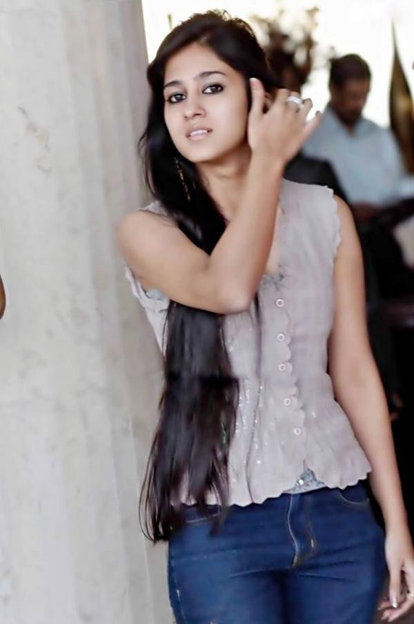 Actress Anvitha Cute Photo | Veethi