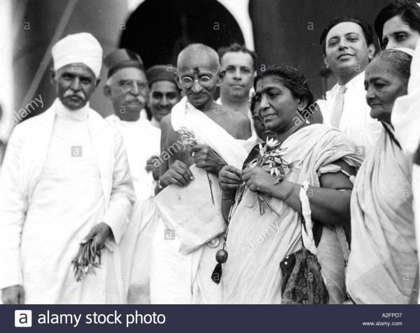 Mahatma Gandhi Kasturba Gandhi Sarojini Naidu Madan Mohan Malaviya ...