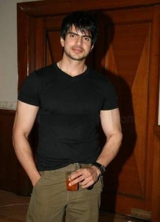 Model Rahil Azam | Veethi