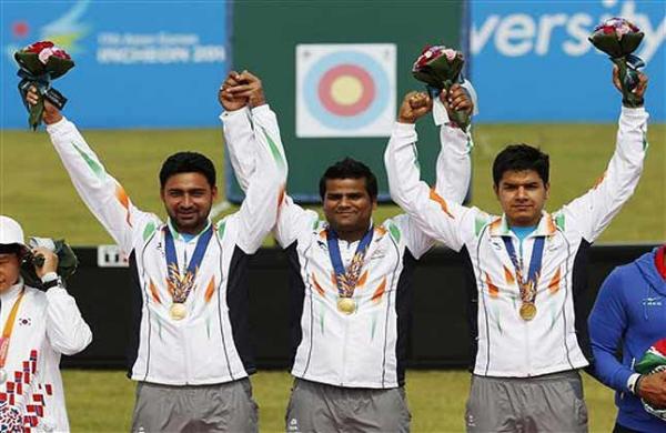  India's team members Sandeep Kumar, Raijat Chauhan, Abhishek Verma
